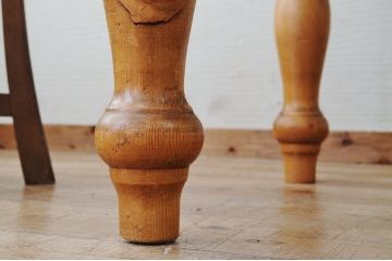 アンティーク家具　イギリスアンティーク　パイン材のラウンドテーブル