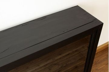 レトロ家具　昭和レトロ　黒いペイントの鉄脚付収納棚