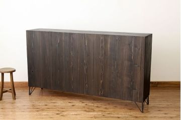 レトロ家具　昭和レトロ　黒いペイントの鉄脚付収納棚