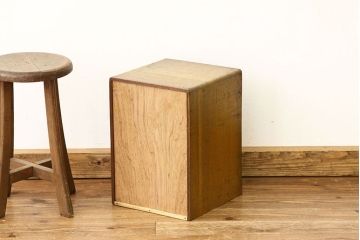 レトロ家具　アンティーク　古い木のレトロな5杯小引き出し