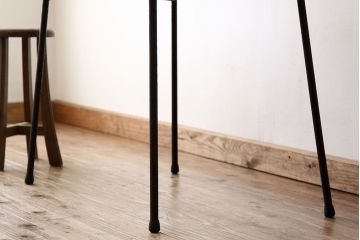 アンティーク家具　アンティーク　天板無垢板の鉄脚テーブル(2)