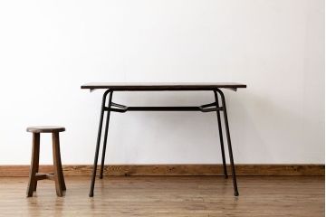 アンティーク家具　アンティーク　天板無垢板の鉄脚テーブル(3)アイアン作業台(机、在宅ワーク、在宅用デスク)
