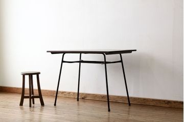 アンティーク家具　アンティーク　天板無垢板の鉄脚テーブル(6)