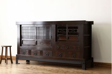 アンティーク家具　古民具・骨董　重厚な鉄脚付き水屋箪笥(サイドボード、食器棚、収納棚)