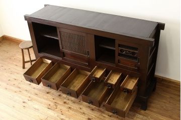 アンティーク家具　古民具・骨董　重厚な鉄脚付き水屋箪笥(サイドボード、食器棚、収納棚)