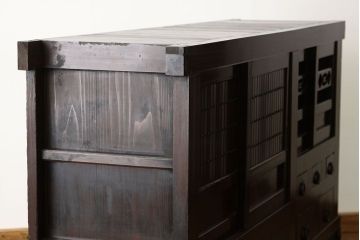 アンティーク家具　古民具・骨董　重厚な鉄脚付き水屋箪笥(サイドボード、食器棚、収納棚)