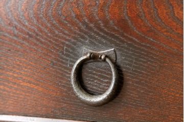 アンティーク家具　古民具・骨董　重厚な鉄脚付き水屋箪笥(サイドボード、食器棚、収納棚)
