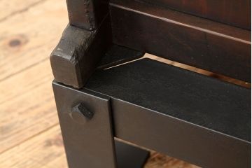 アンティーク家具　古民具・骨董　重厚な鉄脚付き水屋箪笥(サイドボード、食器棚、収納棚)
