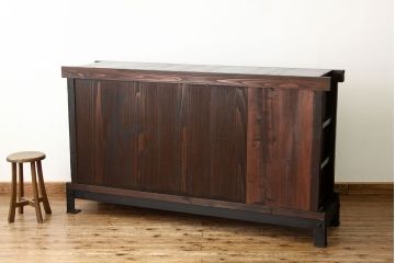 アンティーク家具　古民具・骨董　重厚な鉄脚付き水屋箪笥(サイドボード、食器棚、収納棚)