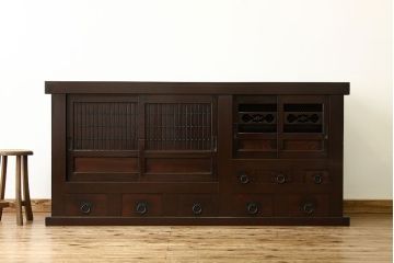 アンティーク家具　古民具・骨董　重厚な鉄脚付き水屋箪笥(サイドボード、食器棚、収納棚)