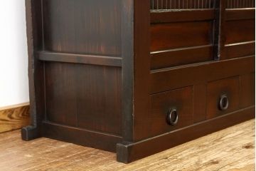 アンティーク家具　古民具・骨董　重厚な鉄脚付き水屋箪笥(サイドボード、食器棚、収納棚)