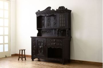 イギリスアンティーク 中古　海外輸入品　オーク材カービングキャビネット(カップボード、サイドボード)