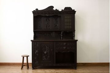 イギリスアンティーク 中古　海外輸入品　オーク材カービングキャビネット(カップボード、サイドボード)
