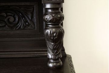 イギリスアンティーク 中古　海外輸入品　オーク材カービングキャビネット(カップボード、サイドボード)