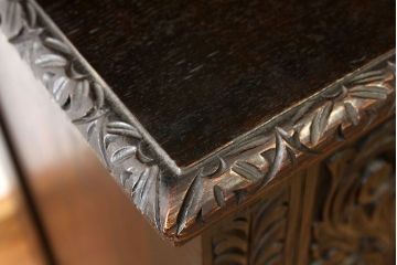イギリスアンティーク 中古　海外輸入品　オーク材カービングキャビネット(カップボード、サイドボード)
