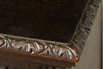 イギリスアンティーク 中古　海外輸入品　オーク材カービングキャビネット(カップボード、サイドボード)