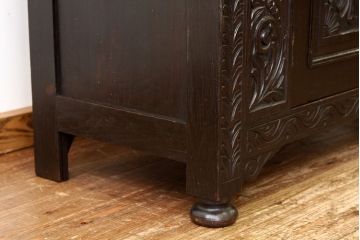 イギリスアンティーク 中古　海外輸入品　オーク材カービングキャビネット(カップボード、サイドボード)