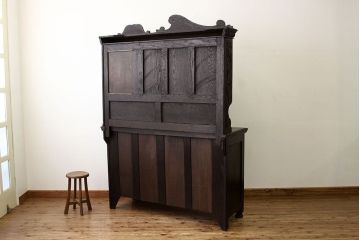イギリスアンティーク 中古　海外輸入品　オーク材カービングキャビネット(カップボード、サイドボード)