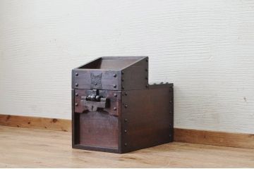 アンティーク雑貨　明治〜大正時代　松材の升付き銭箱(錠前付)