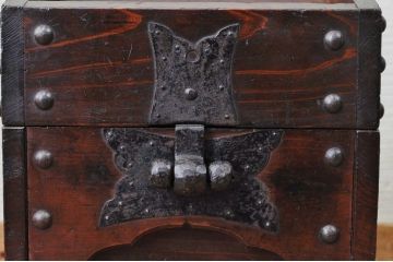アンティーク雑貨　明治〜大正時代　松材の升付き銭箱(錠前付)
