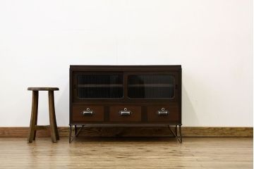 レトロ家具　鉄脚付きモールガラスローボード(アイアン　レトロ　箪笥　チェスト)