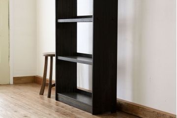 レトロ家具　★アンティーク　人気の薄型!無垢材の縦型本棚(レトロ飾り棚)