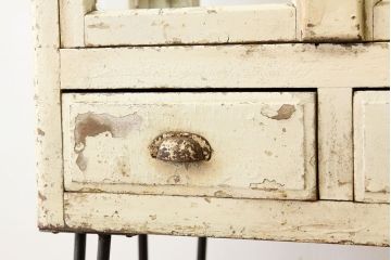 アンティーク家具　アンティーク　かわいい鉄脚付き5面ガラスケビント(ガラスケース)