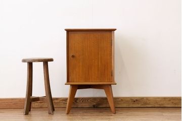 ヴィンテージ家具　北欧ビンテージ1960年代スモールキャビネット(収納棚)ミッドセンチュリー