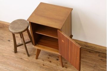 ヴィンテージ家具　北欧ビンテージ1960年代スモールキャビネット(収納棚)ミッドセンチュリー