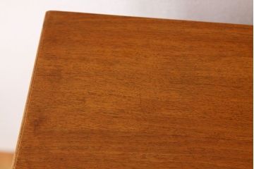 ヴィンテージ家具　北欧ビンテージ1960年代スモールキャビネット(収納棚)ミッドセンチュリー