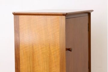 ヴィンテージ家具　北欧ビンテージ1960年代スモールキャビネット(収納棚)ミッドセンチュリー