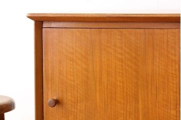 ヴィンテージ家具　北欧ビンテージ1960年代スモールキャビネット(収納棚)ミッドセンチュリー