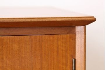 ヴィンテージ家具　北欧ビンテージ1960年代スモールキャビネット(収納棚)ミッドセンチュリー