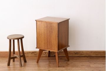 ヴィンテージ家具　北欧ビンテージ1960年代スモールキャビネット(収納棚)ミッドセンチュリー