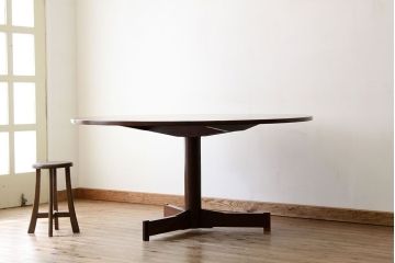 ヴィンテージ家具　北欧ビンテージ　希少な大型丸テーブル(ダイニングテーブル)