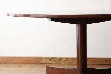 ヴィンテージ家具　北欧ビンテージ　希少な大型丸テーブル(ダイニングテーブル)
