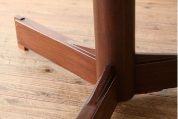 ヴィンテージ家具　北欧ビンテージ　希少な大型丸テーブル(ダイニングテーブル)