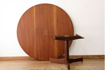 ヴィンテージ家具　北欧ビンテージ　希少な大型丸テーブル(ダイニングテーブル)