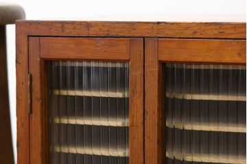 レトロ家具　昭和レトロ　古い木のモールガラス入り小さな書類ケース(レコードケース)