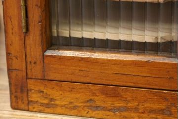 レトロ家具　昭和レトロ　古い木のモールガラス入り小さな書類ケース(レコードケース)