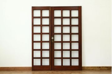 アンティーク　両開き　重厚な枡目格子ダイヤガラスの親子ドアセット(扉・建具)