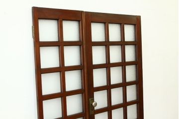 アンティーク　両開き　重厚な枡目格子ダイヤガラスの親子ドアセット(扉・建具)