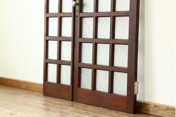 アンティーク　両開き　重厚な枡目格子ダイヤガラスの親子ドアセット(扉・建具)
