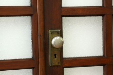 アンティーク　両開き　重厚な枡目格子ダイヤガラスの親子ドアセット(扉・建具)