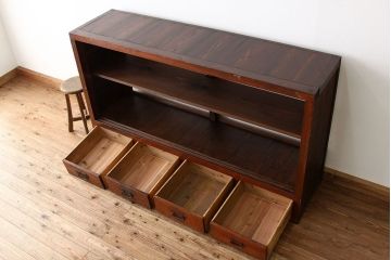 アンティーク家具　アンティーク　古い木の引き出しカウンター飾り棚(ガラスケース・ショーケース・陳列棚)
