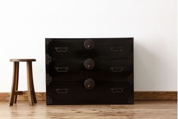 アンティーク家具　古民具・骨董　重厚な鉄脚付き庄内箪笥(ローチェストたんす)