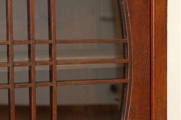 レトロ家具　☆アンティーク　レトロなデザインのダイヤガラス食器棚(収納棚・飾り棚)