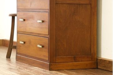 レトロ家具　昭和レトロ　シンプルなアンティークチェスト(タンス・たんす・ドロワー)