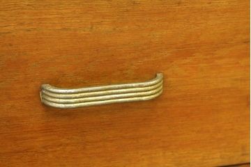 レトロ家具　昭和レトロ　古いナラ材のアンティークチェスト(タンス・たんす・ドロワー)