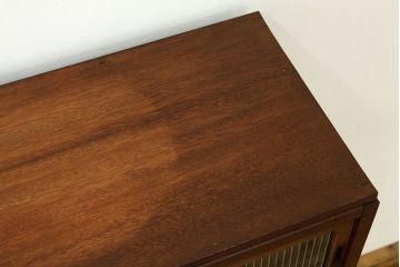 レトロ家具　昭和レトロ　古い木の作業台付きモールガラス食器棚(収納棚)